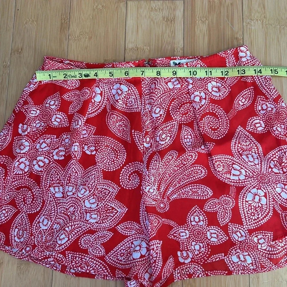 Show Me Your MuMu Aquarius Paisley Sawyer Shorts size Small - Picture 5 of 7